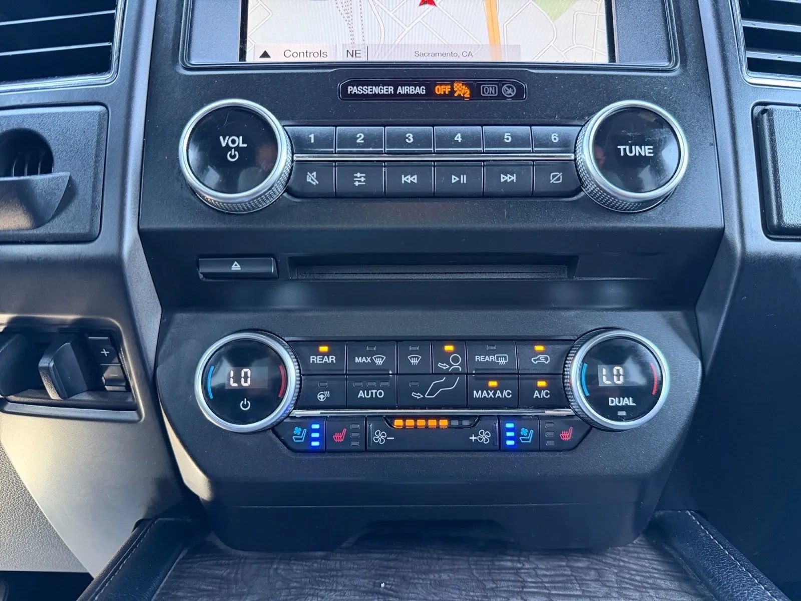 Used 2018 Ford Expedition Limited AWD/4WD image 19