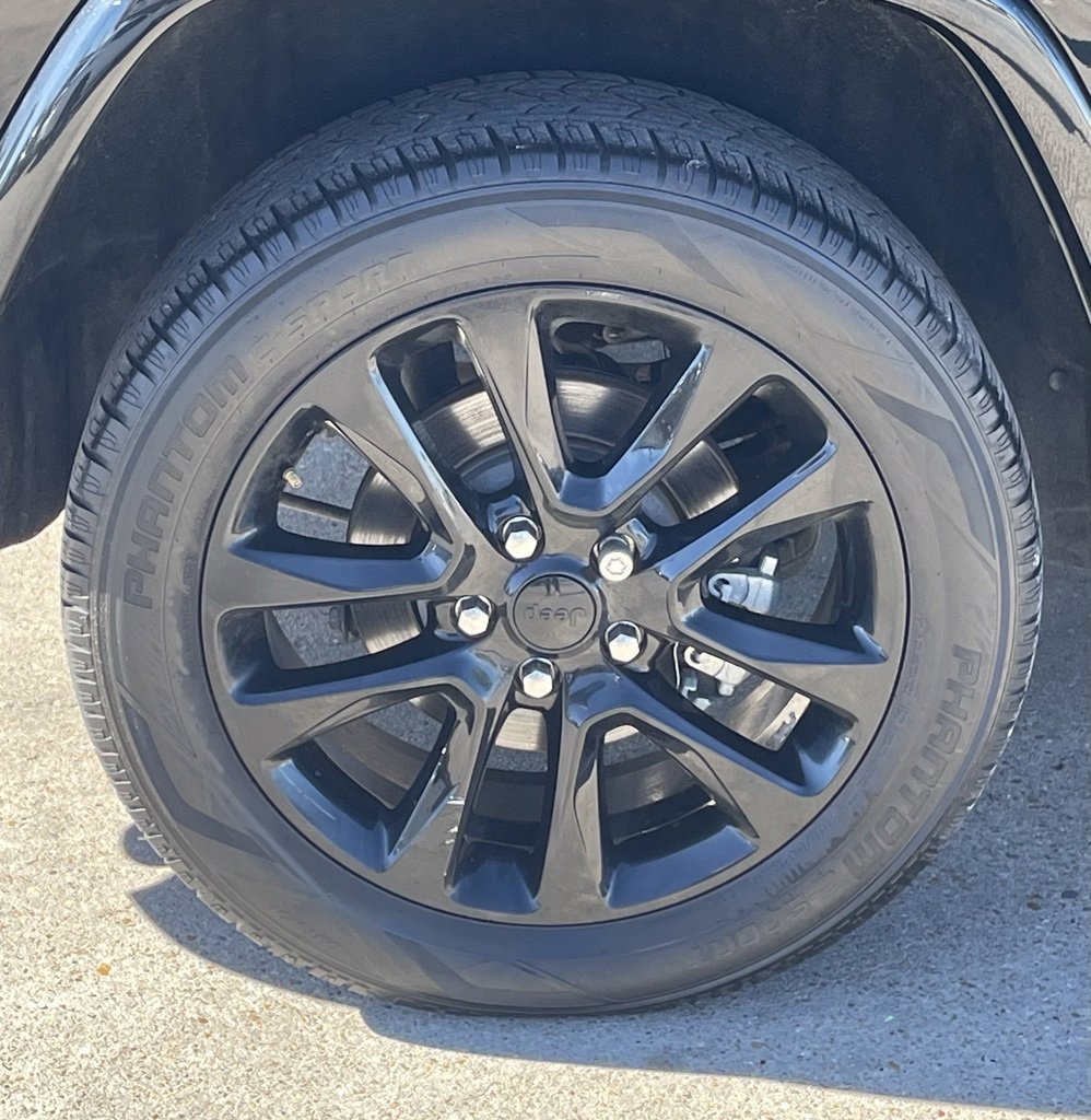 Used 2021 Jeep Grand Cherokee Laredo X image 17