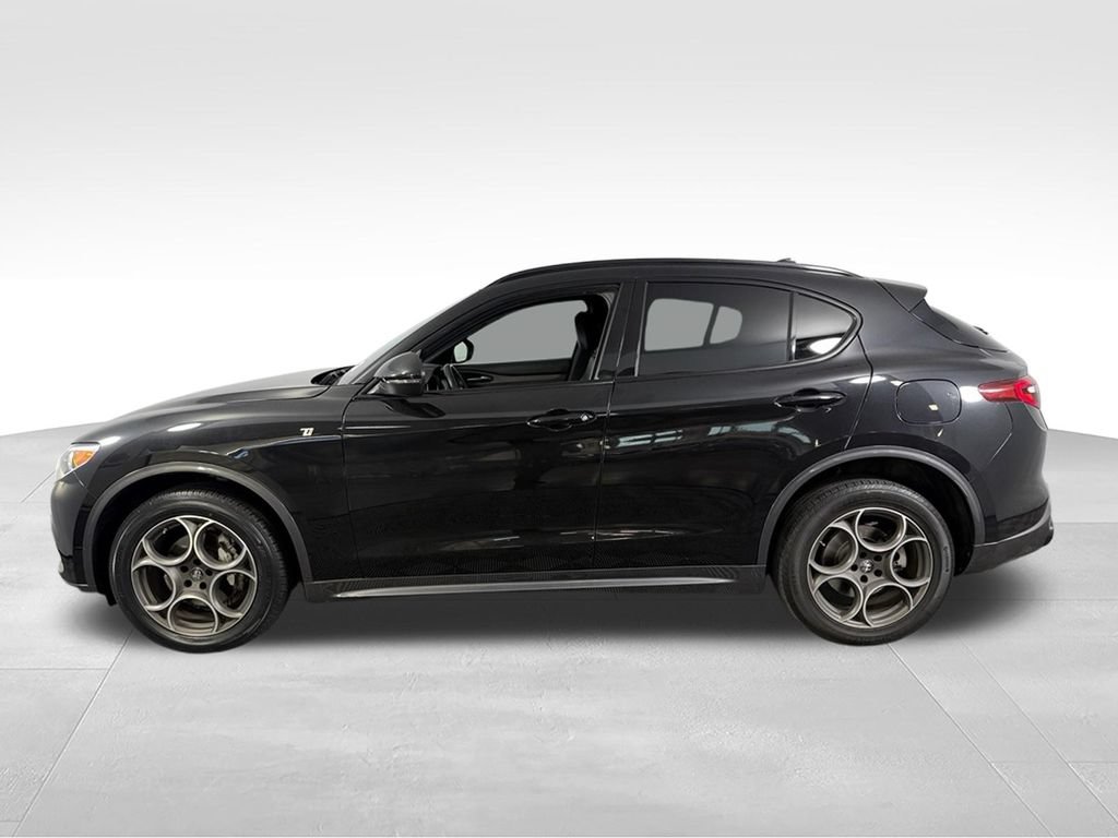 Used 2023 Alfa Romeo Stelvio Ti AWD/4WD image 10