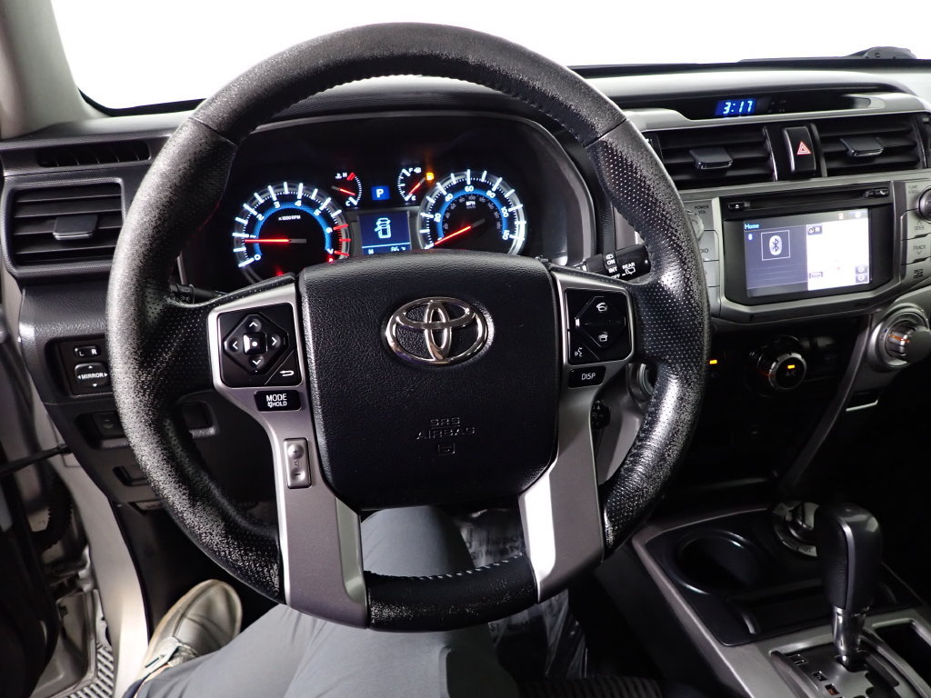 Used 2014 Toyota 4Runner SR5 AWD/4WD image 25