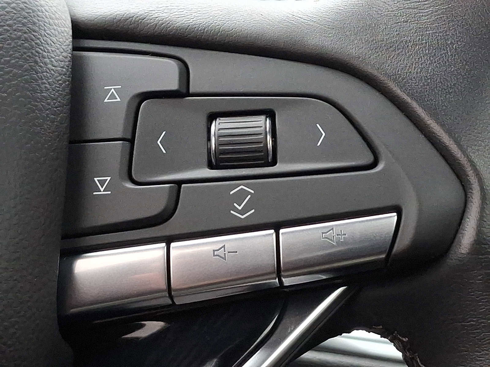 Certified 2024 Cadillac XT6 Premium Luxury w/ Technology Package image 29