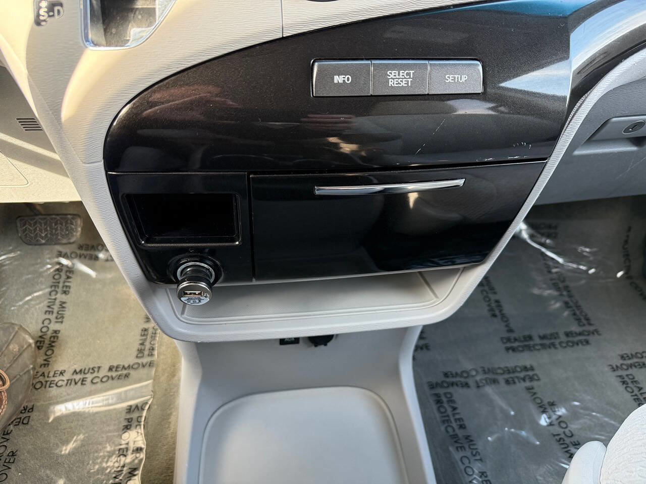 Used 2014 Toyota Sienna LE image 98