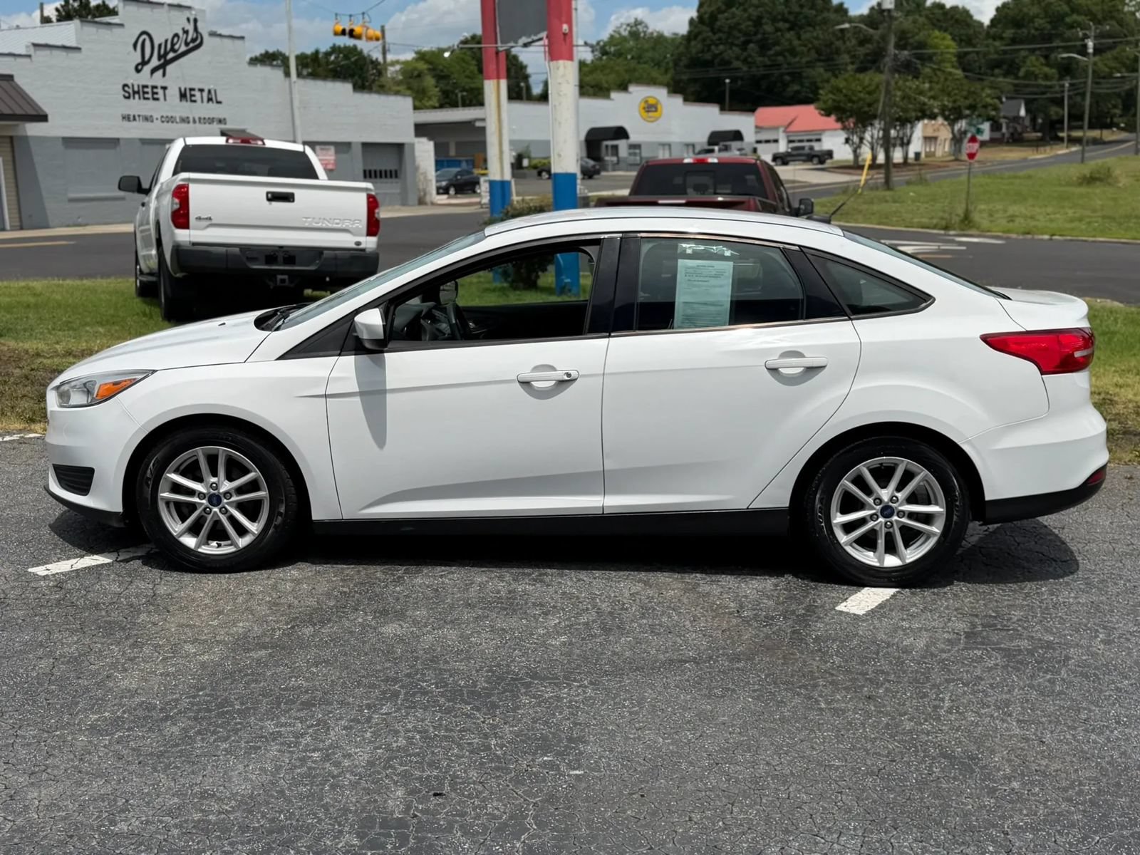 Used 2018 Ford Focus SE FWD image 8