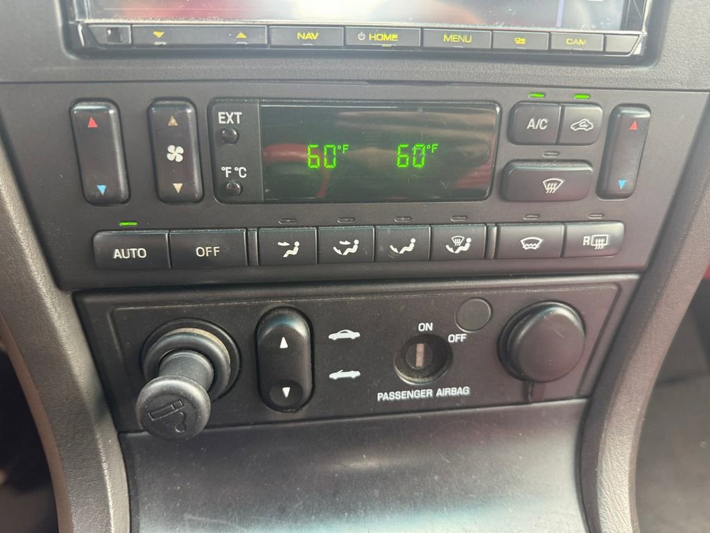 Used 2002 Ford Thunderbird image 29