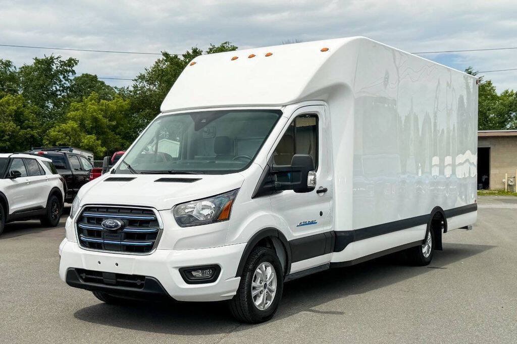 Used 2023 Ford E-Transit RWD image 7