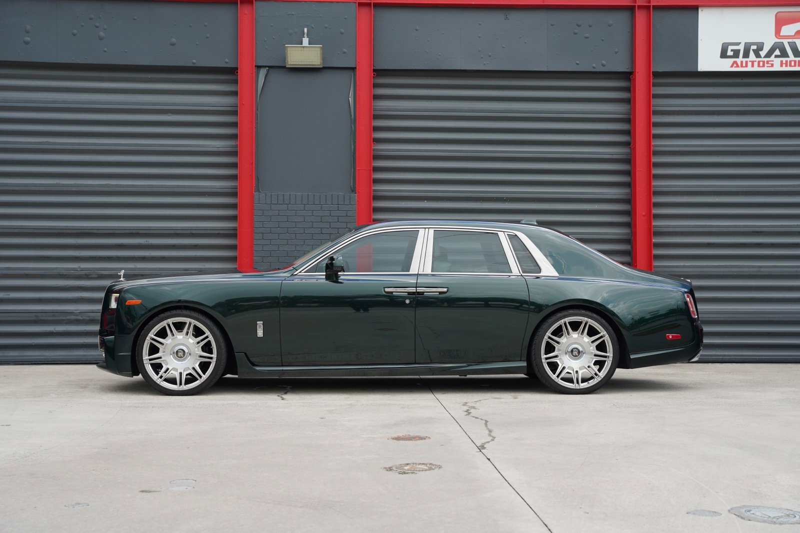 Used 2022 Rolls-Royce Phantom Sedan RWD image 13