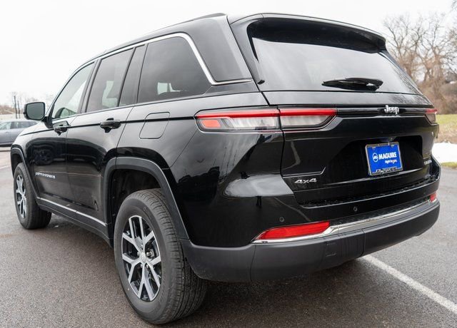 Used 2024 Jeep Grand Cherokee Limited AWD/4WD image 8
