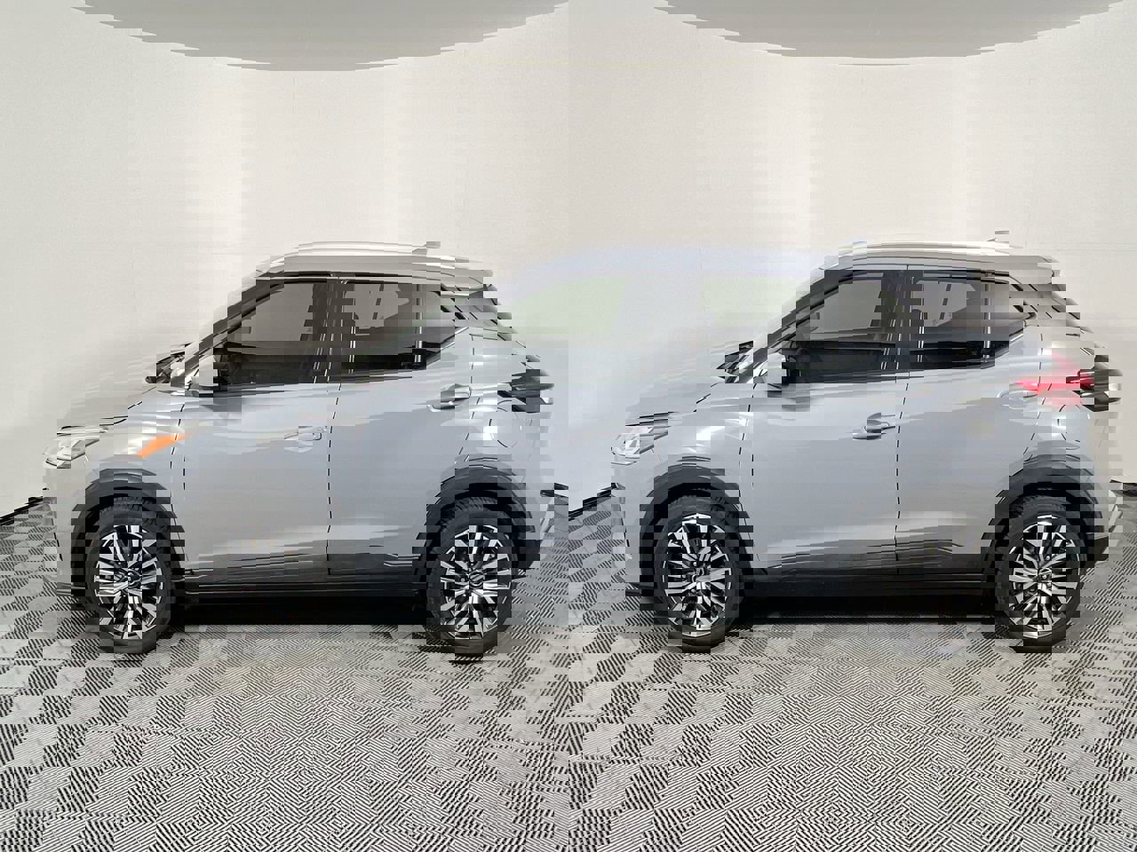 Used 2021 Nissan Kicks SV image 6