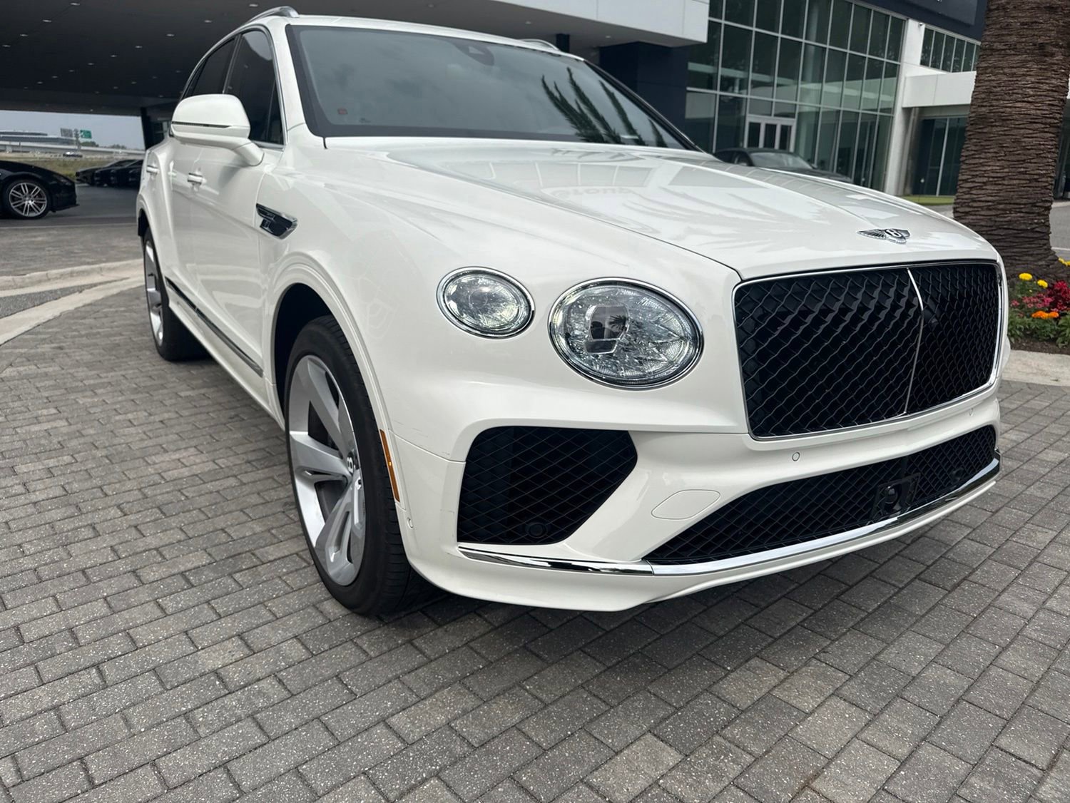 Used 2025 Bentley Bentayga AWD/4WD image 43