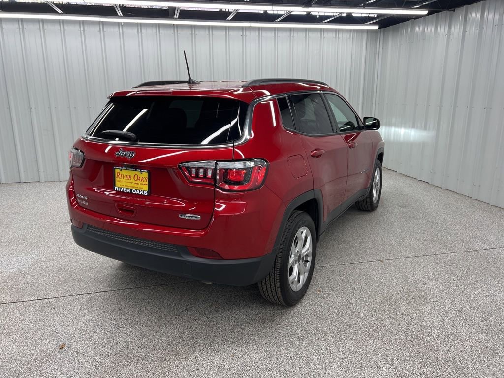 Used 2025 Jeep Compass Latitude image 6