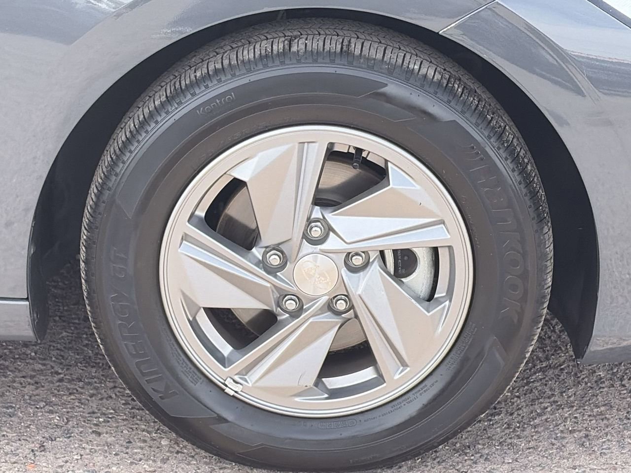 Certified 2024 Hyundai Elantra SE FWD image 9