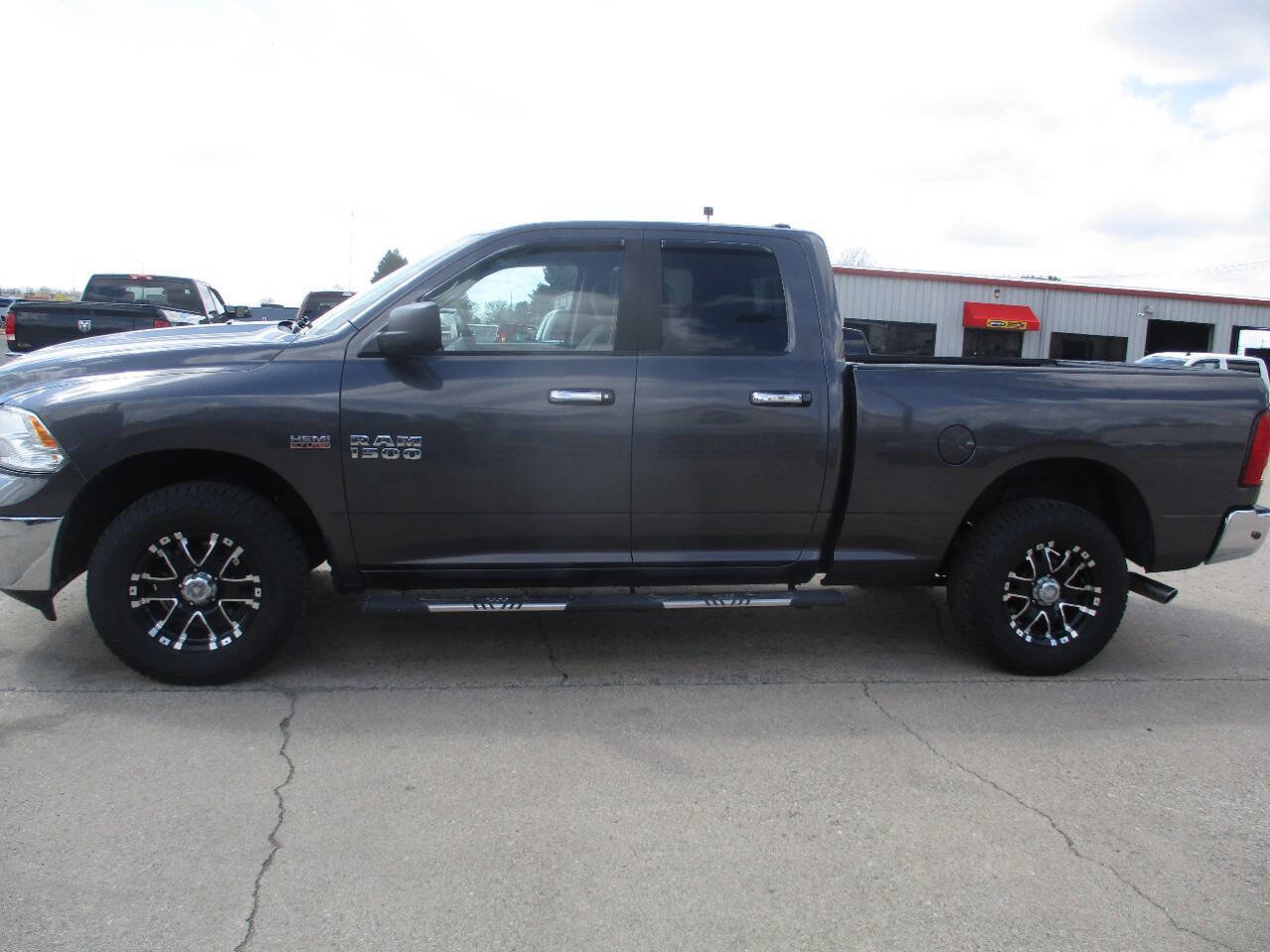 Used 2016 RAM 1500 Classic SLT AWD/4WD image 3