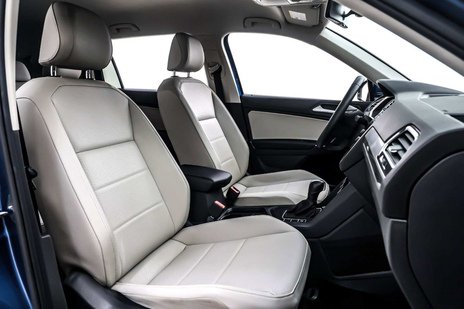 Used 2020 Volkswagen Tiguan SE image 7