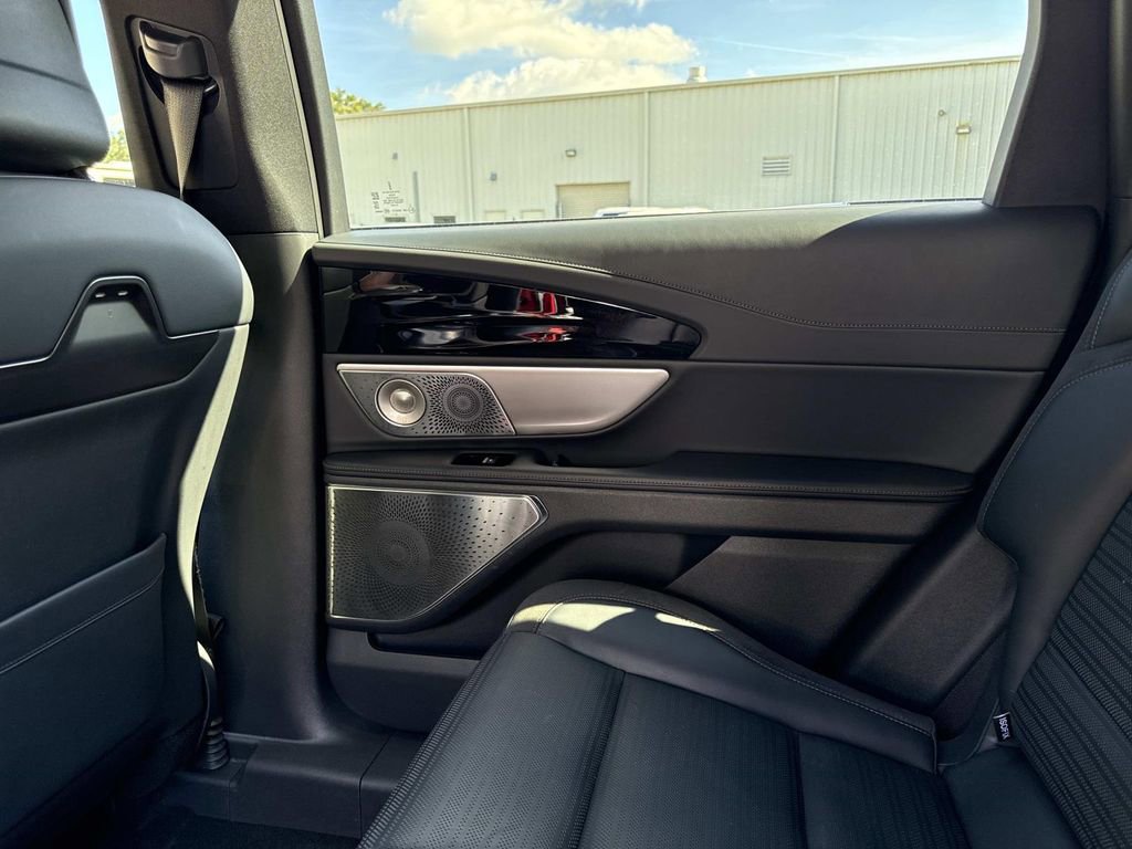 Certified 2024 Lincoln Nautilus Reserve w/ Equipment Group 203A image 15