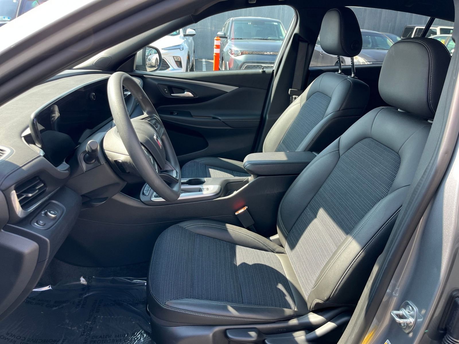 Used 2025 Buick Envista Preferred image 36