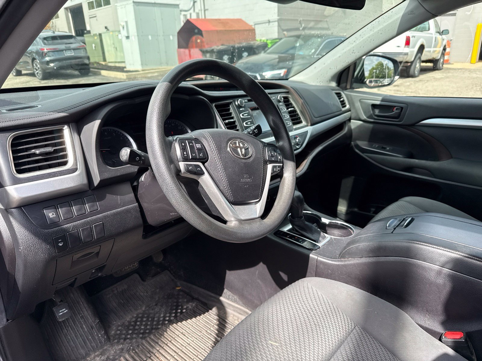 Used 2019 Toyota Highlander LE AWD/4WD image 25