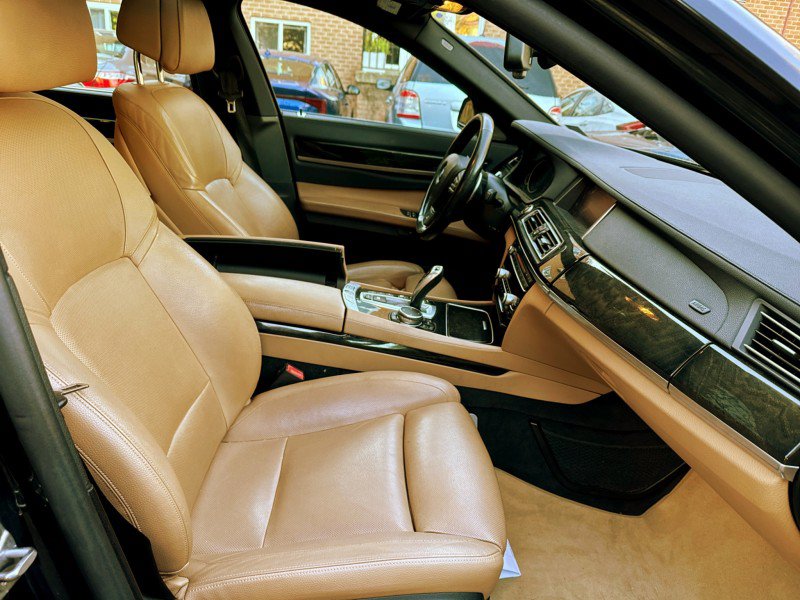 Used 2015 BMW 740Li xDrive AWD/4WD image 29