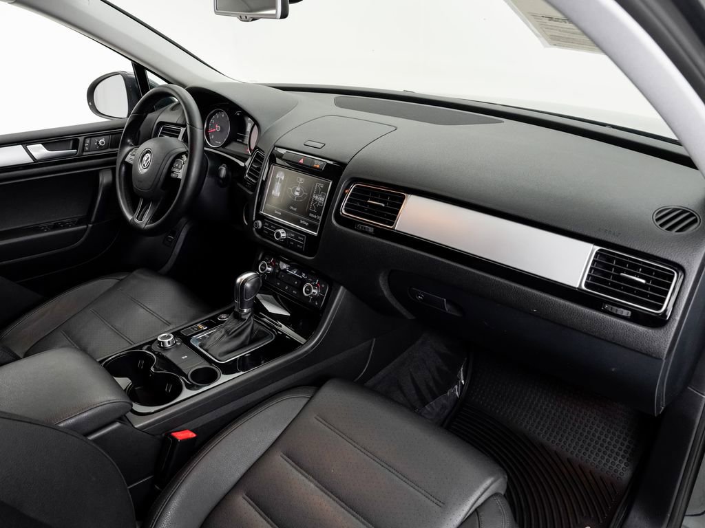 Used 2014 Volkswagen Touareg Sport AWD/4WD image 22