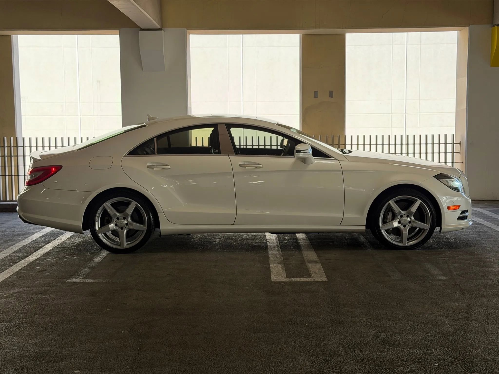 Used 2014 Mercedes-Benz CLS 550 4MATIC w/ Premium 1 Package image 6