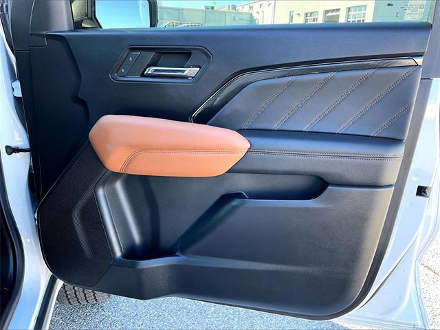 Used 2023 GMC Canyon AT4 w/ AT4 Premium Package image 12