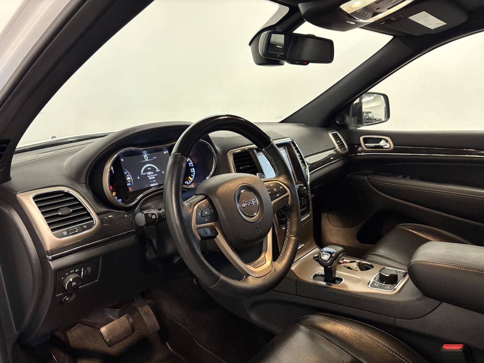 Used 2015 Jeep Grand Cherokee Overland AWD/4WD image 21