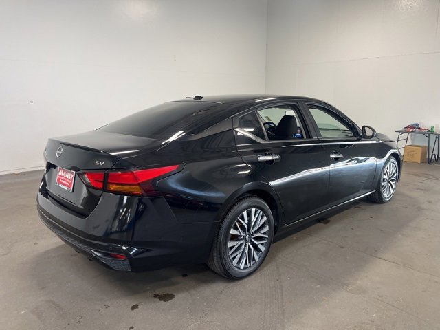 Used 2024 Nissan Altima 2.5 SV image 3