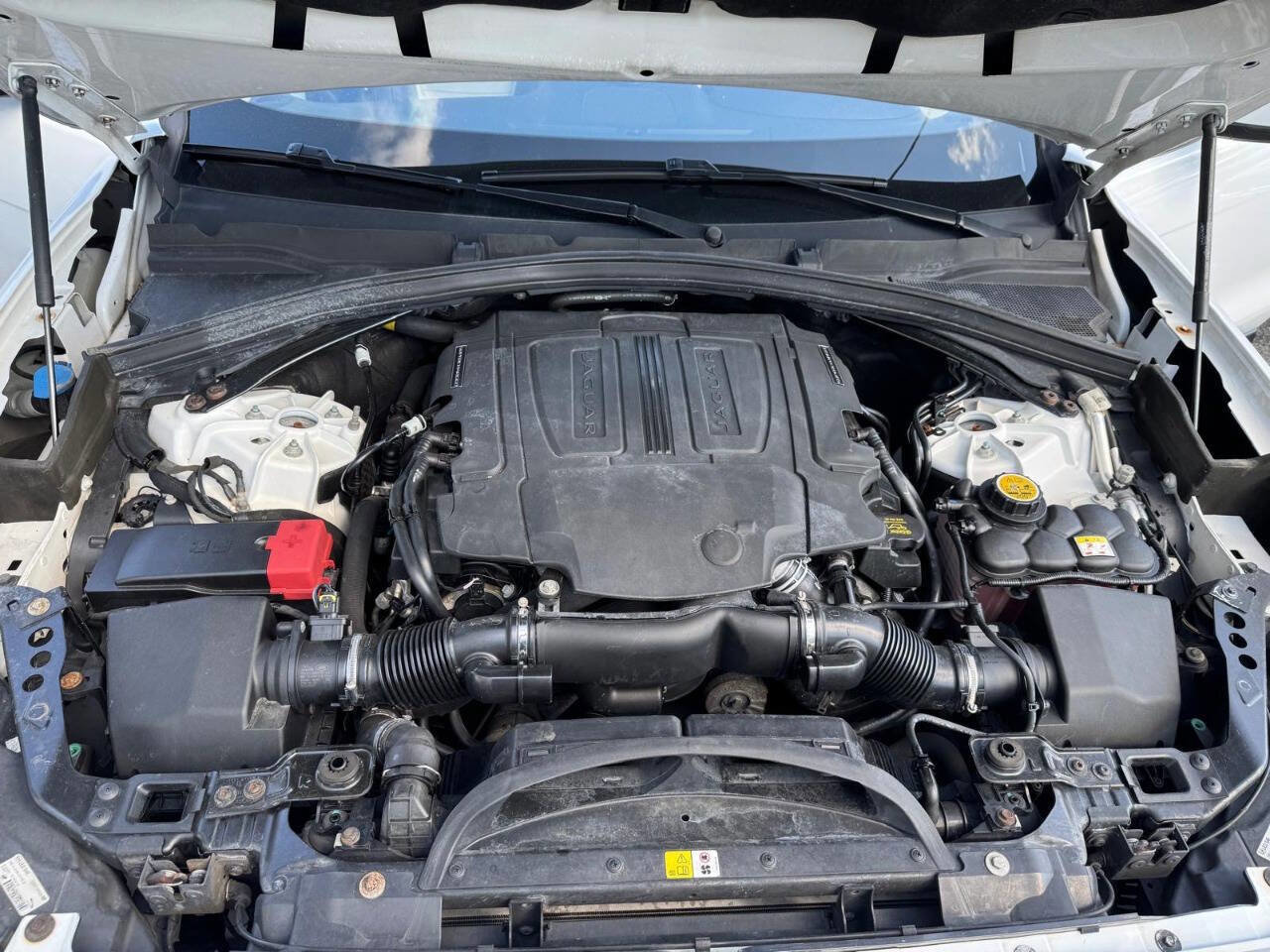 Used 2017 Jaguar F-PACE R-Sport image 16