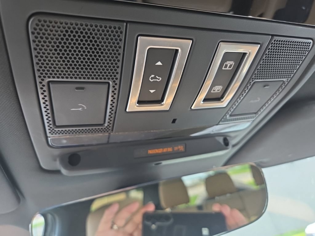 Used 2025 Land Rover Defender 90 S AWD/4WD image 18