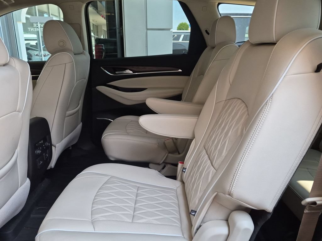 Used 2023 Buick Enclave Avenir w/ Avenir Technology Package AWD/4WD image 15