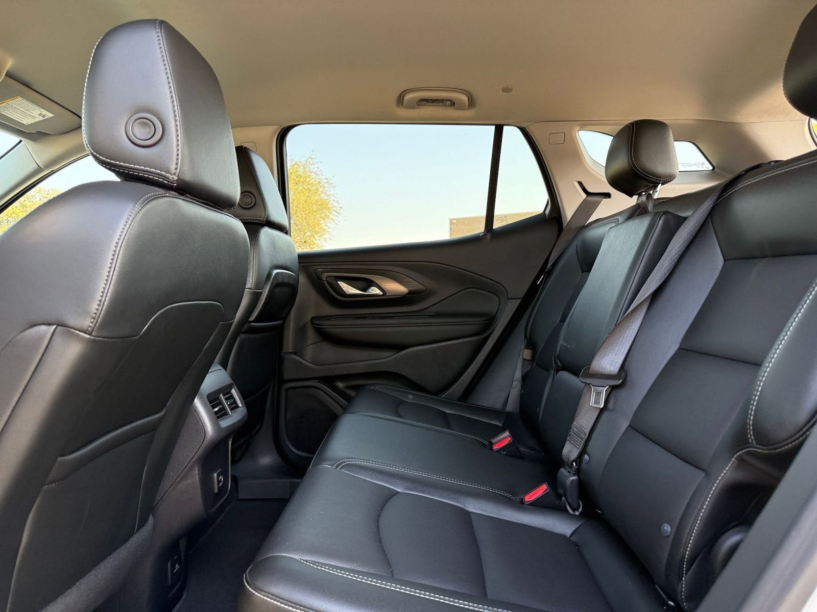 Used 2024 GMC Terrain SLT image 27