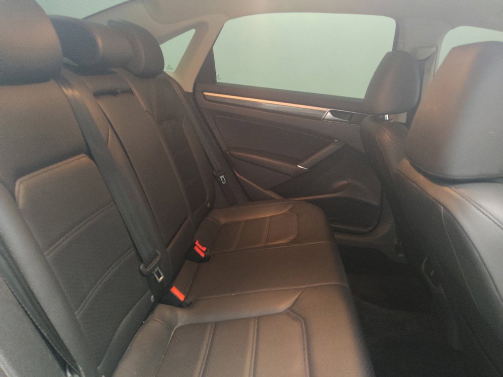 Used 2018 Volkswagen Passat 2.0T SE FWD image 19