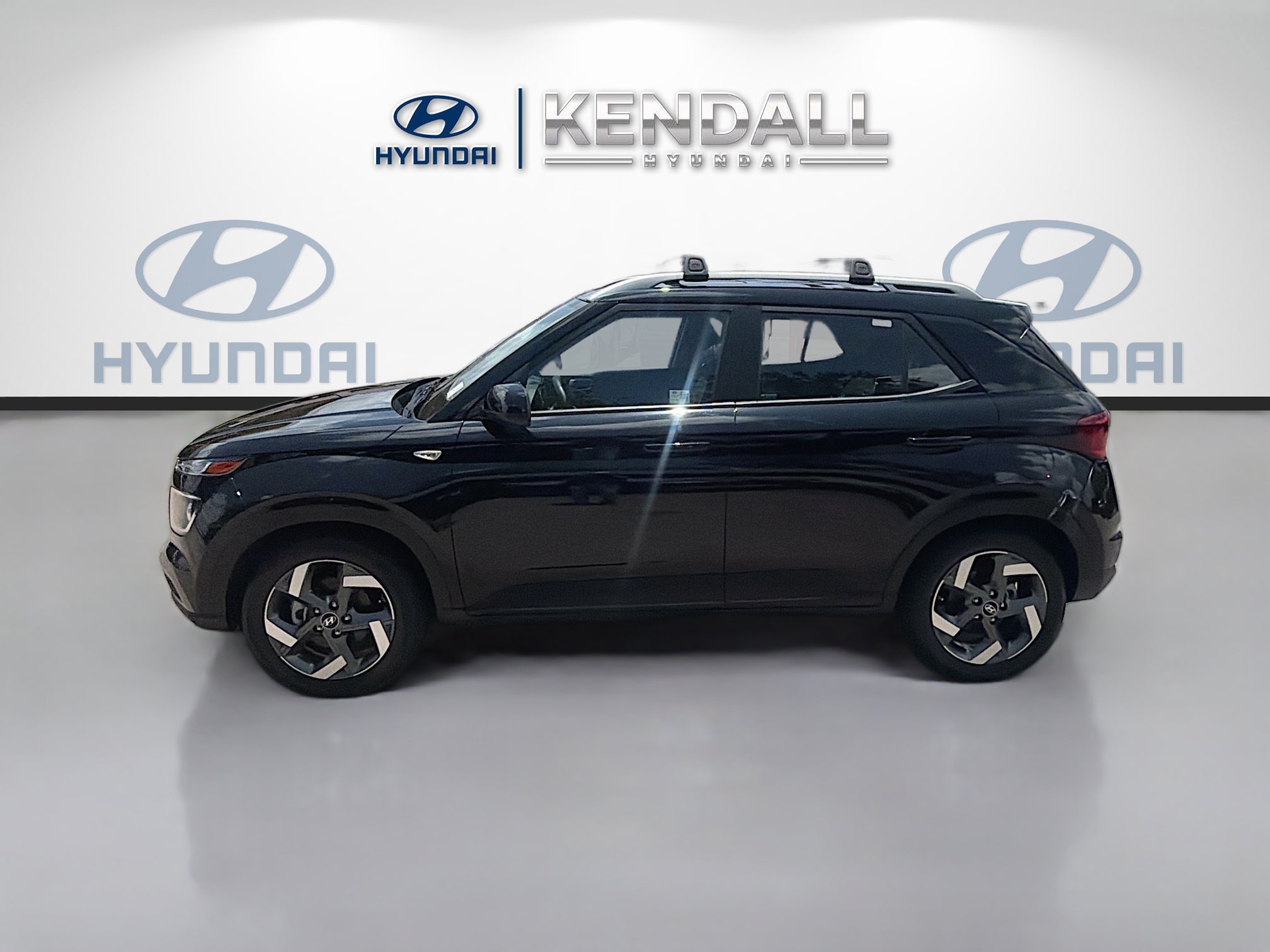 Used 2024 Hyundai Venue SEL FWD image 4