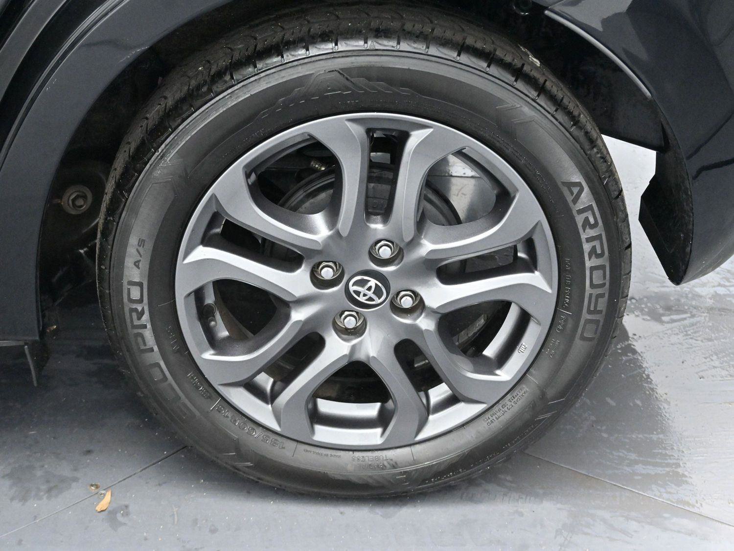 Used 2020 Toyota Yaris LE image 32