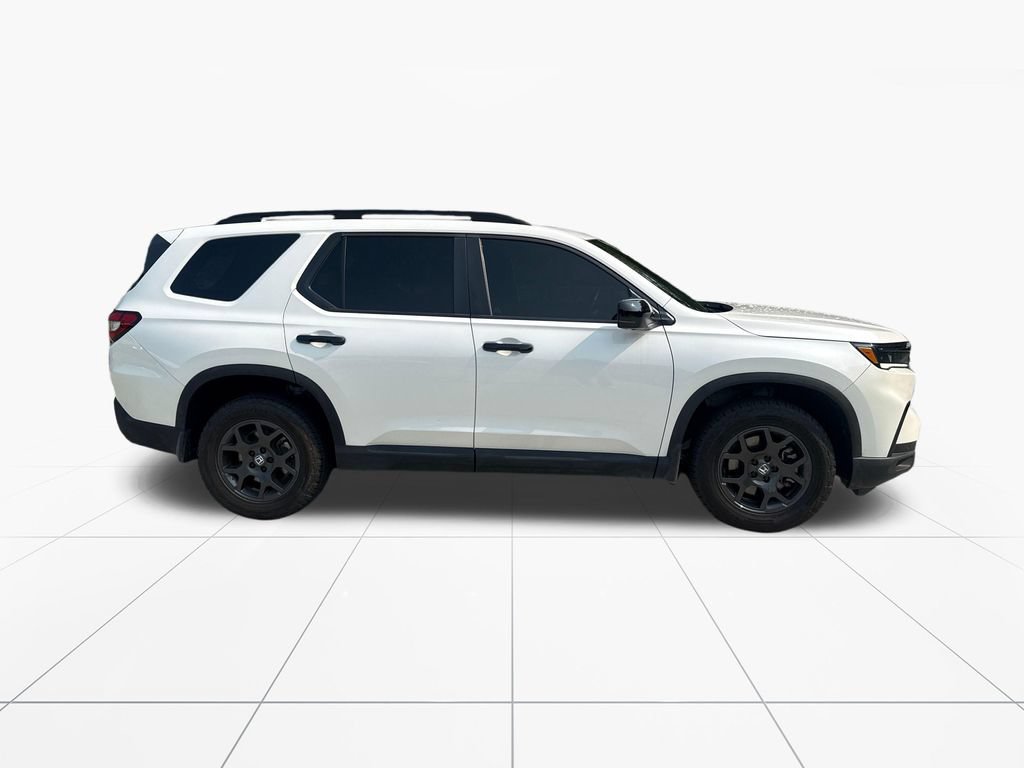 Used 2025 Honda Pilot TrailSport image 9