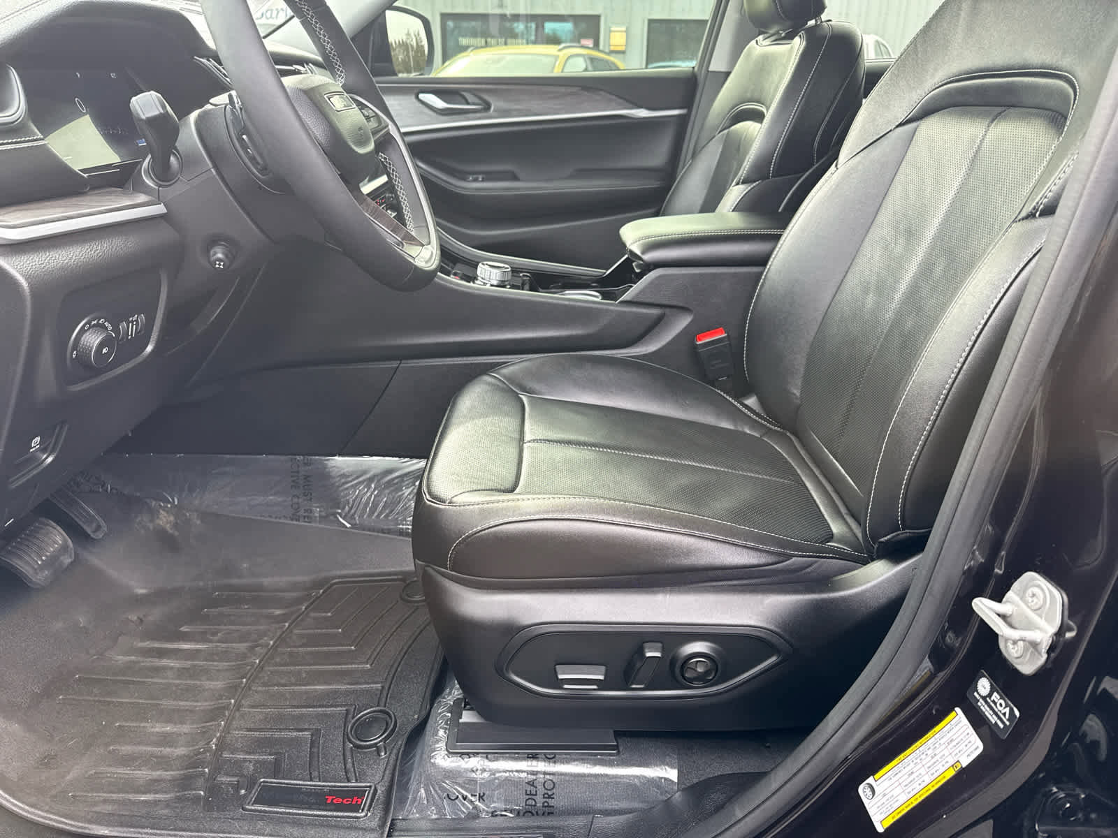 Used 2023 Jeep Grand Cherokee L Limited w/ Luxury Tech Group II image 11