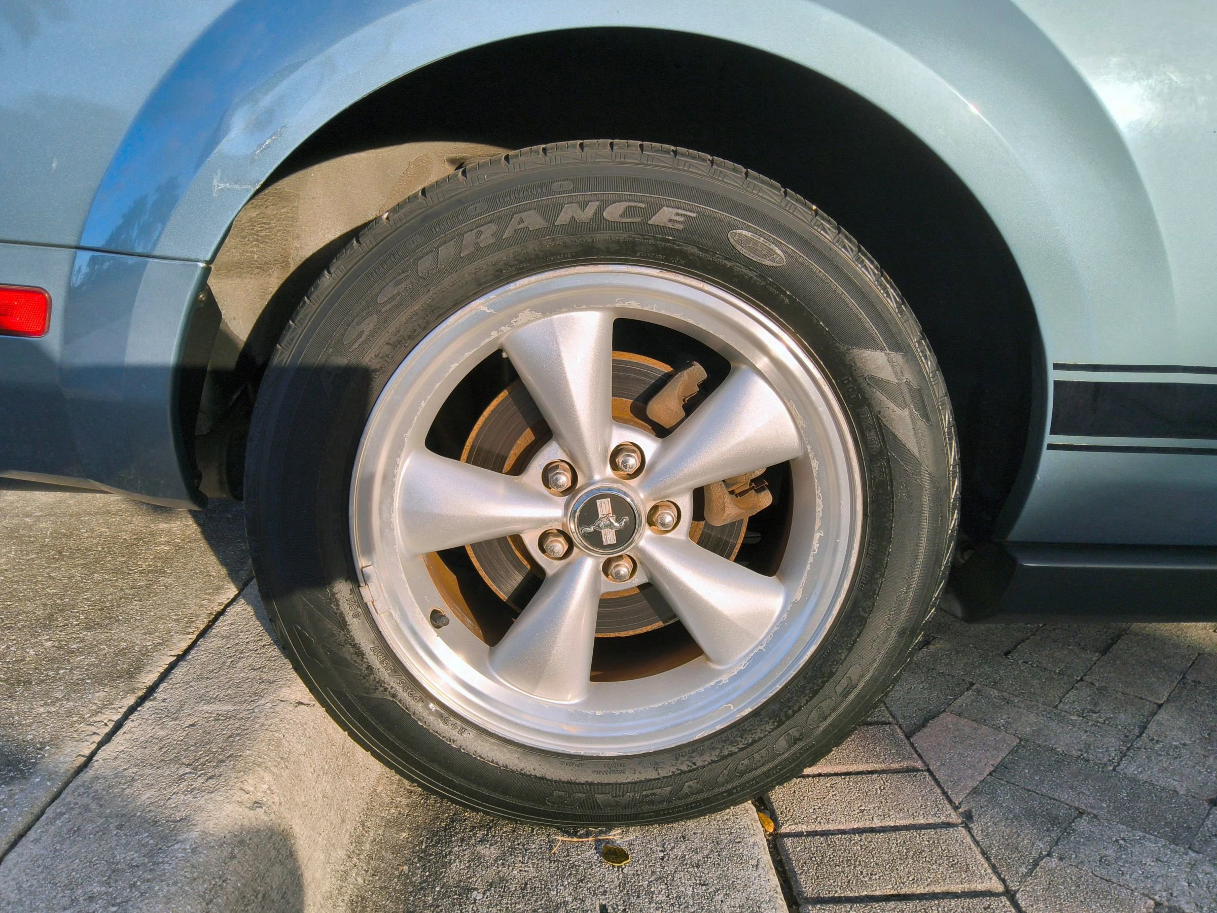 Used 2007 Ford Mustang Deluxe Convertible image 48