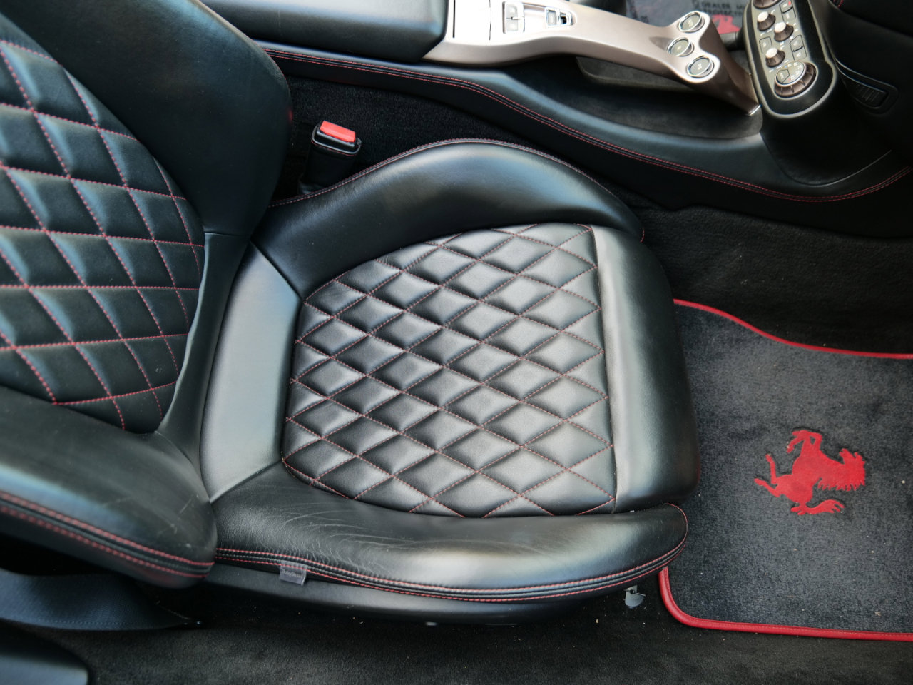 Used 2014 Ferrari California image 37