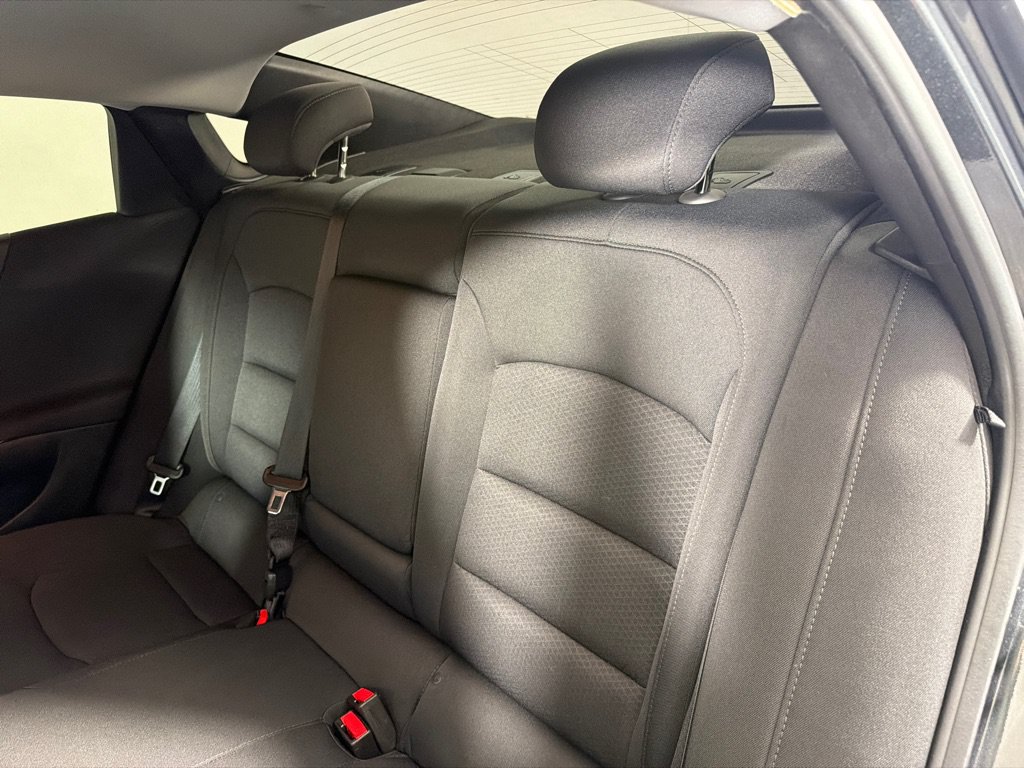 Used 2018 Chevrolet Malibu LT FWD image 19