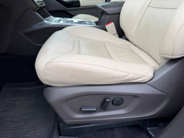 Used 2022 Ford Explorer Platinum w/ Equipment Group 601A AWD/4WD image 21