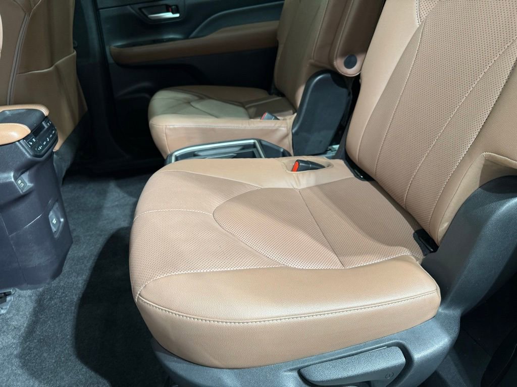 Certified 2024 Toyota Grand Highlander AWD image 21