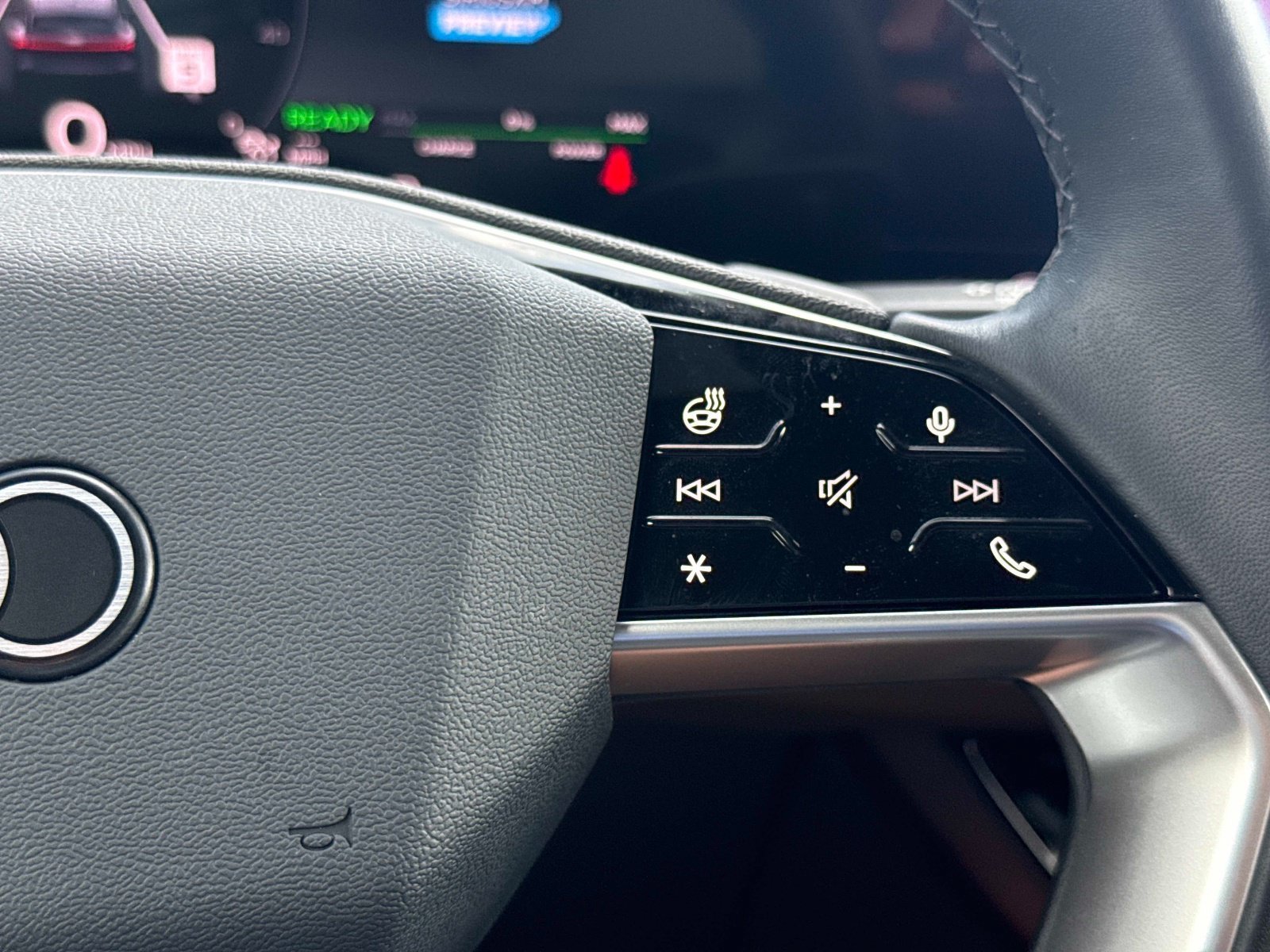 Certified 2025 Audi Q6 e-tron Premium RWD image 29