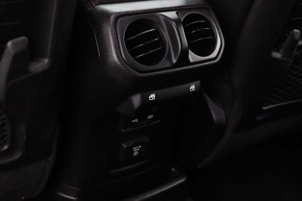 Used 2018 Jeep Wrangler Unlimited Rubicon AWD/4WD image 13