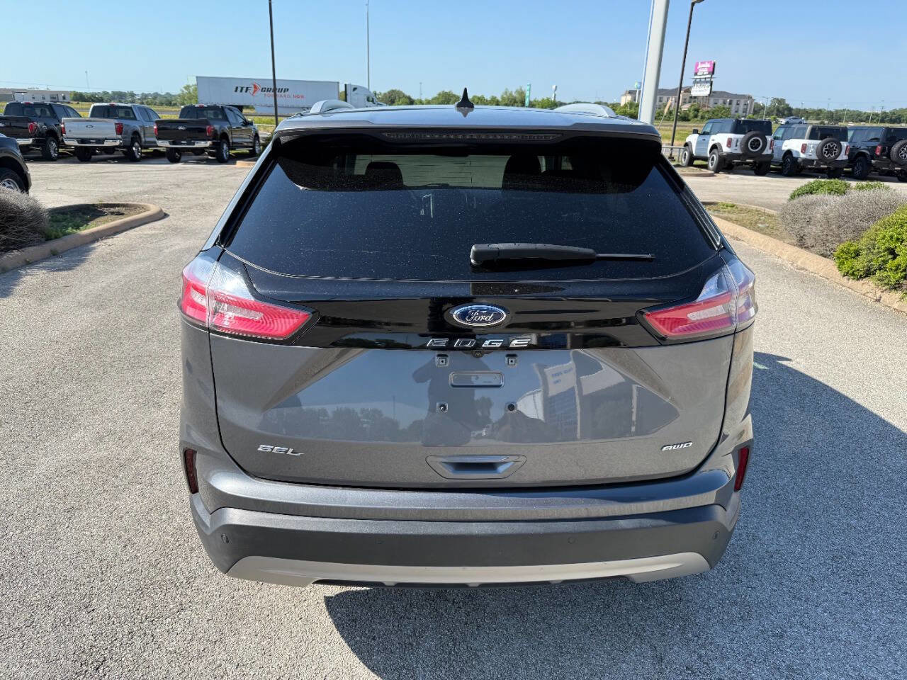 Used 2022 Ford Edge SEL w/ Cold Weather Package image 4