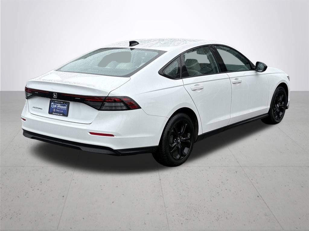 Used 2025 Honda Accord SE image 6
