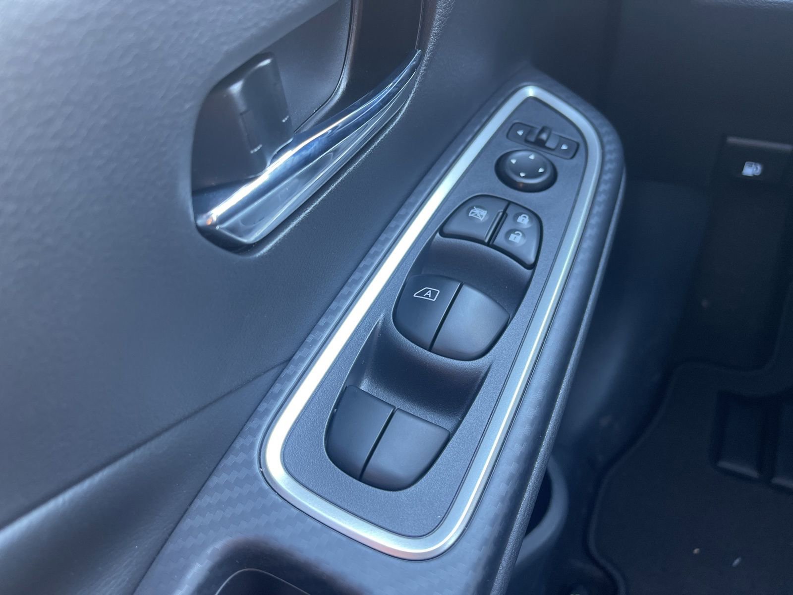 New 2025 Nissan Versa SR w/ Trunk Package image 33