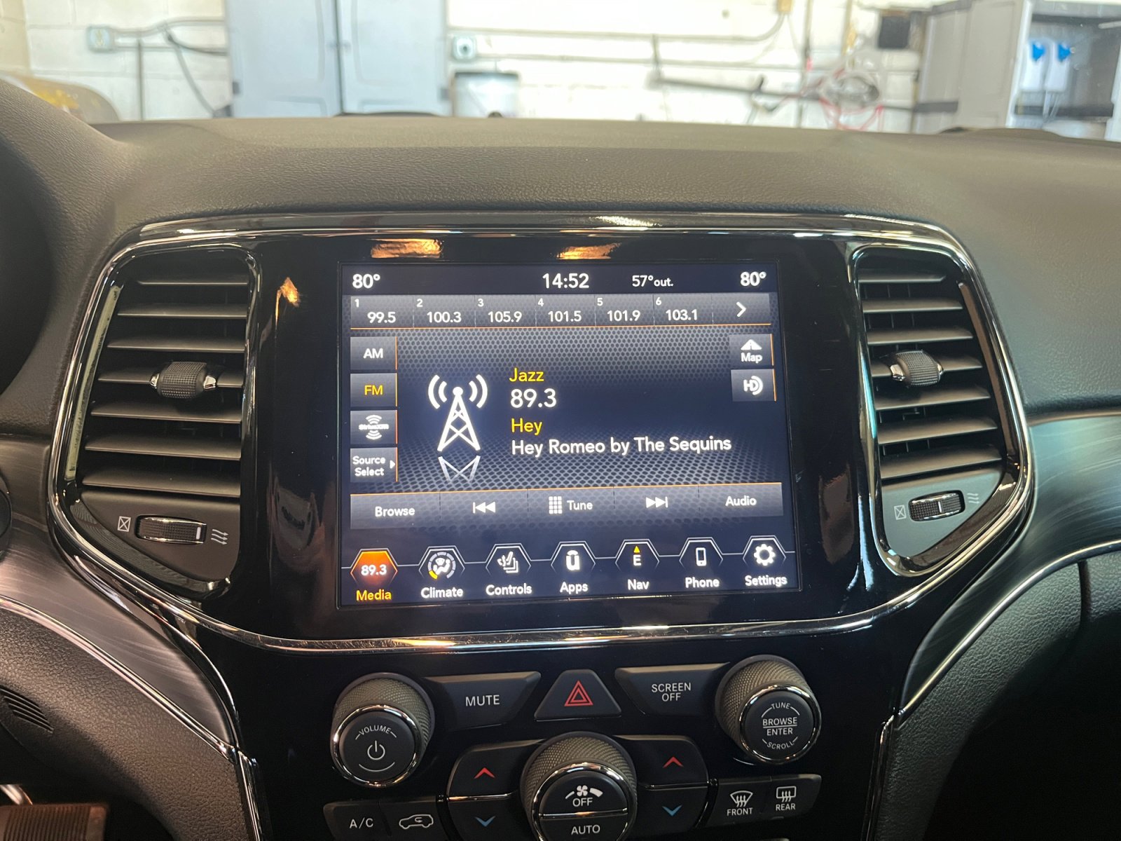 Used 2022 Jeep Grand Cherokee Limited image 13