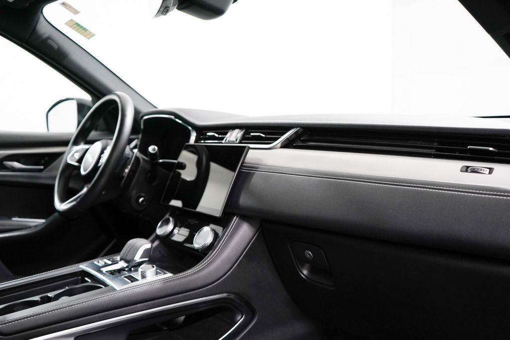 Used 2025 Jaguar F-PACE R-Dynamic S AWD/4WD image 32