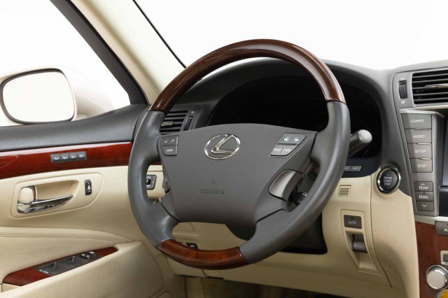 Used 2012 Lexus LS 460 w/ Luxury Value Edition image 10