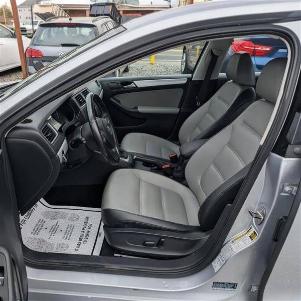Used 2014 Volkswagen Jetta SEL FWD image 10