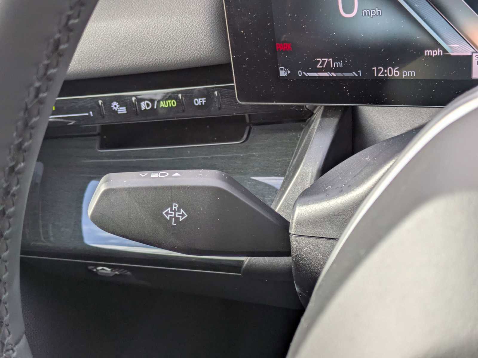 Used 2025 BMW 530i xDrive w/ Premium Package AWD/4WD image 28